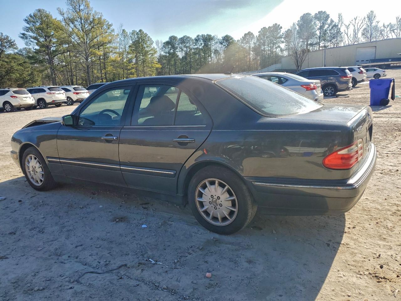 Mercedes-Benz E-Class 320 Image 4