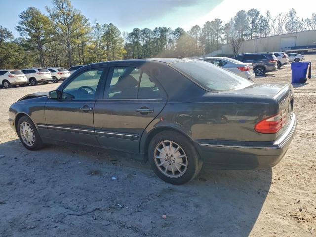 Mercedes-Benz E-Class 320 Image 4