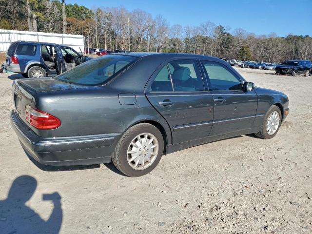 Mercedes-Benz E-Class 320 Image 3