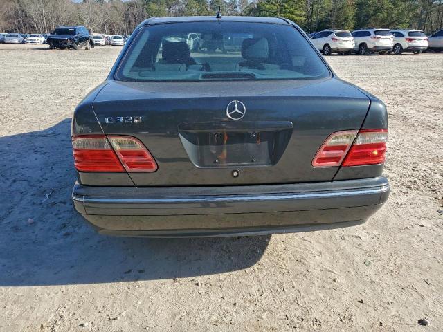 Mercedes-Benz E-Class 320 Image 5