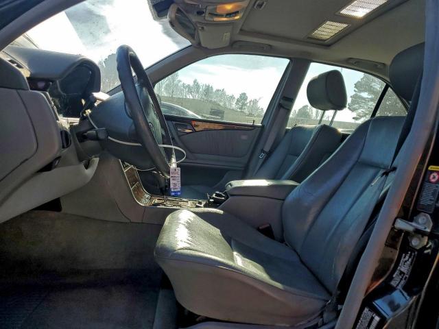 Mercedes-Benz E-Class 320 Image 7