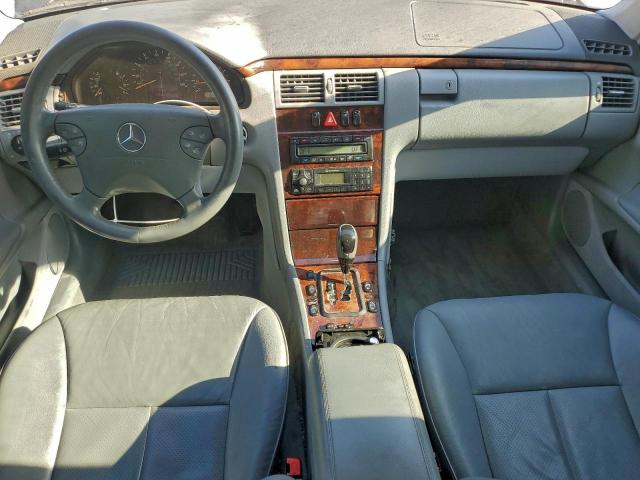 Mercedes-Benz E-Class 320 Image 8