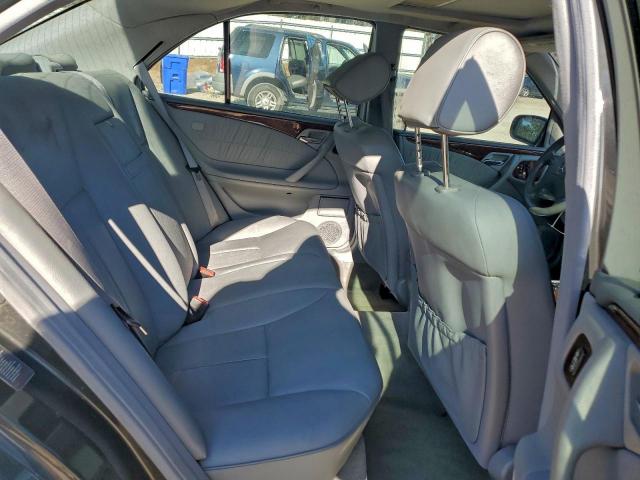 Mercedes-Benz E-Class 320 Image 2