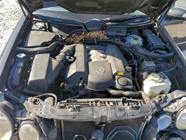 Mercedes-Benz E-Class 320 Image 9