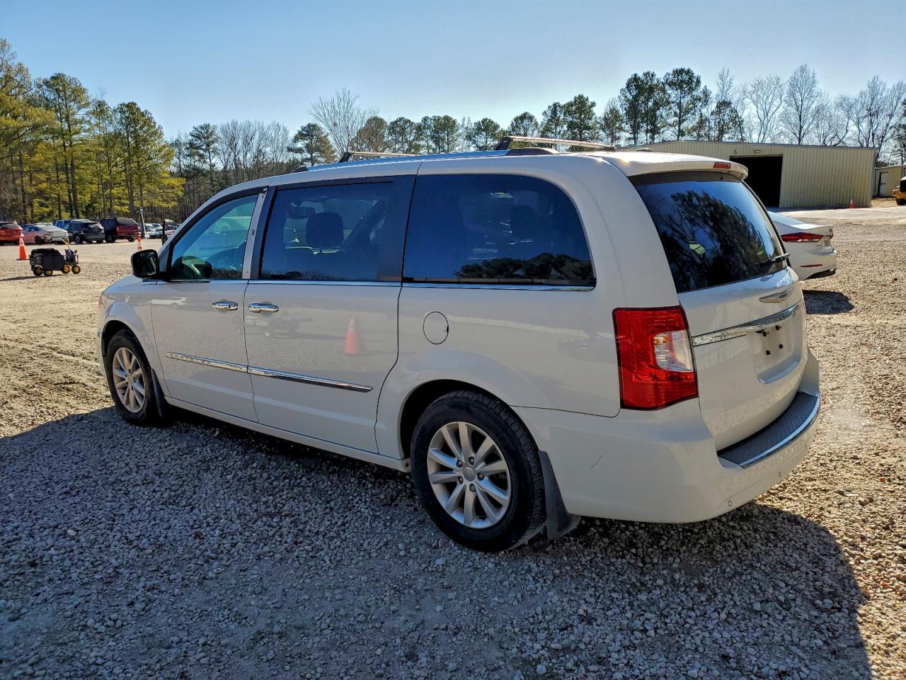 Chrysler Minivan Limited Platinum Image 9