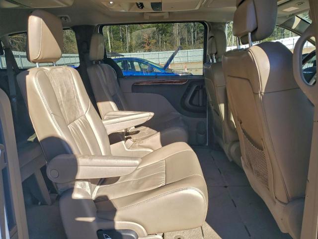 Chrysler Minivan Limited Platinum Image 5