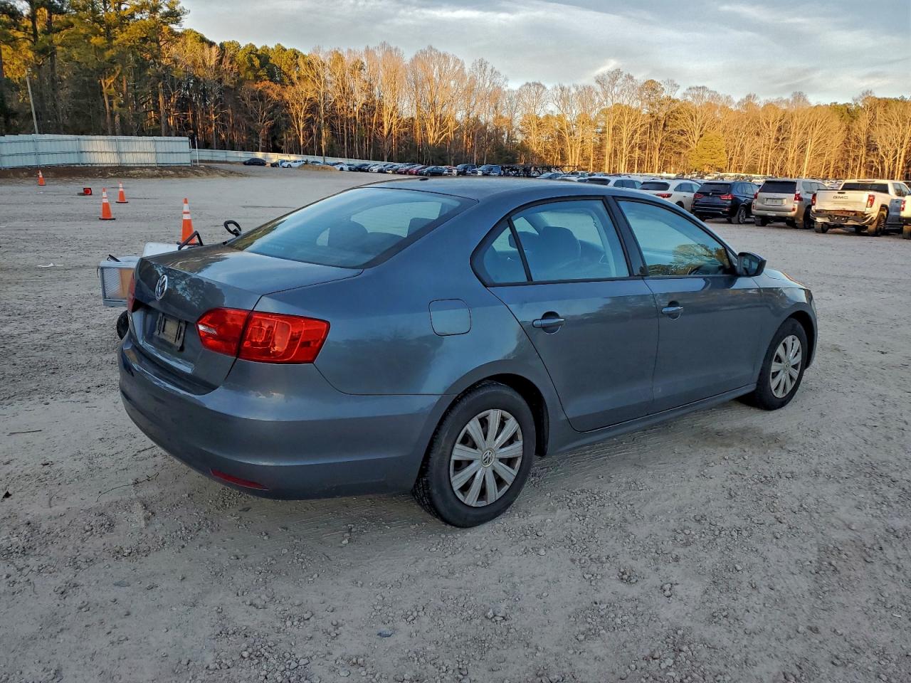 Volkswagen Jetta Base Image 11