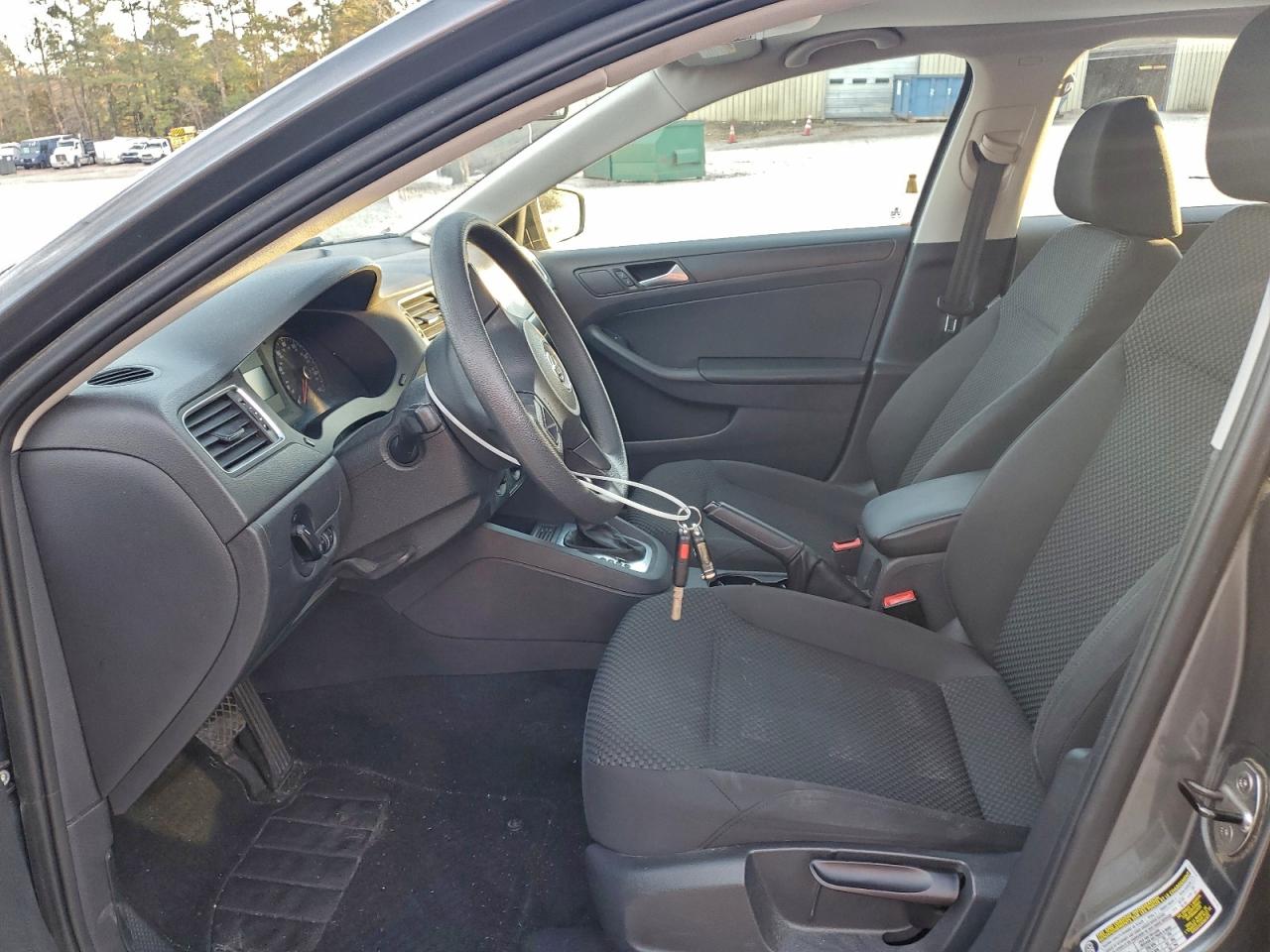 Volkswagen Jetta Base Image 4