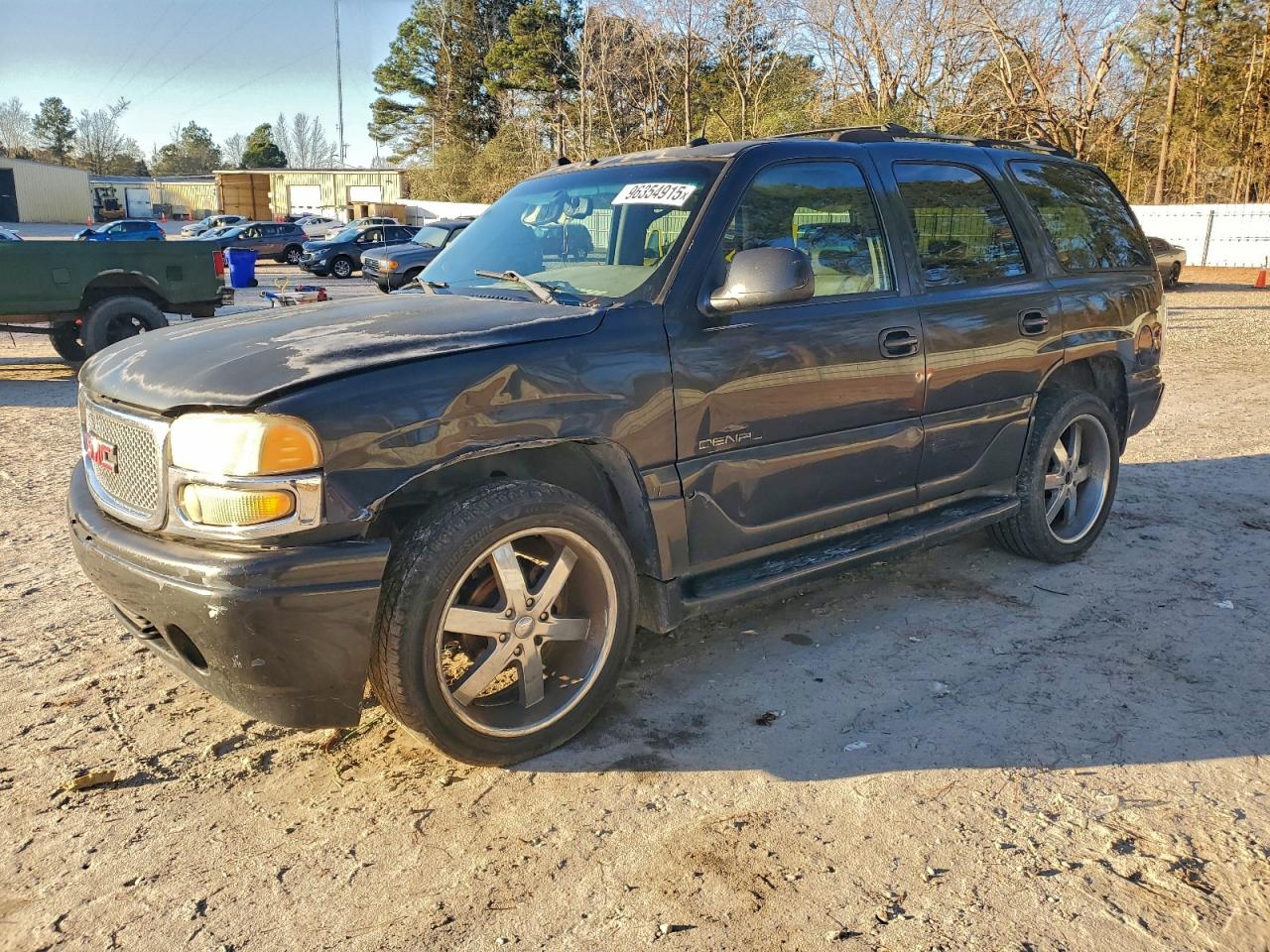 GMC Yukon Denali Image 1