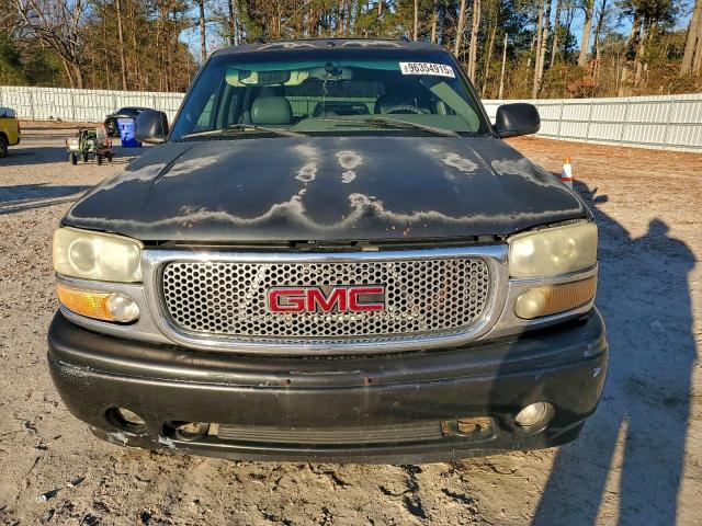 GMC Yukon Denali Image 7