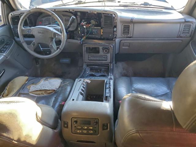 GMC Yukon Denali Image 3