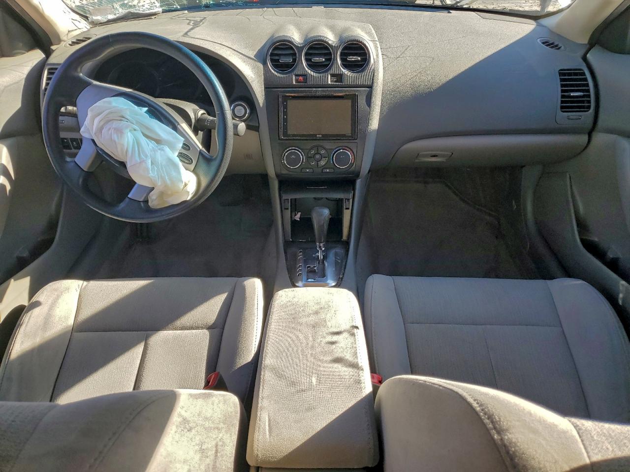 Nissan Altima Base Image 10