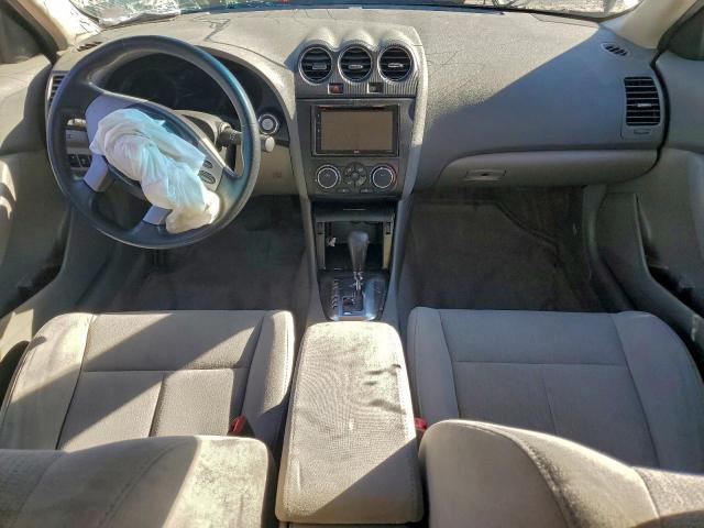 Nissan Altima Base Image 10