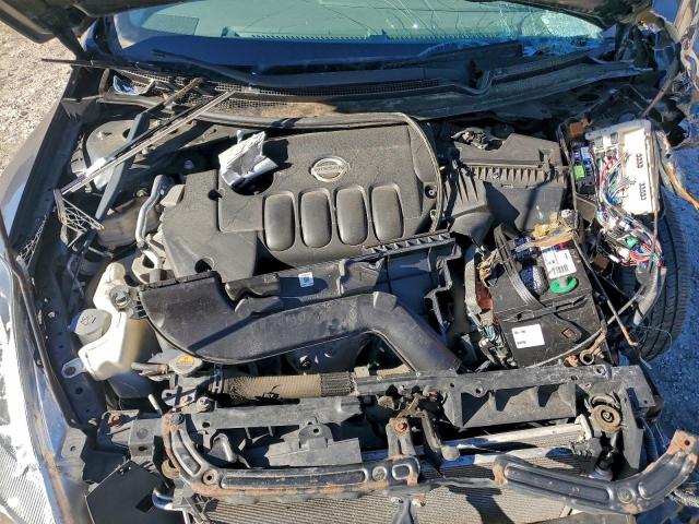 Nissan Altima Base Image 8