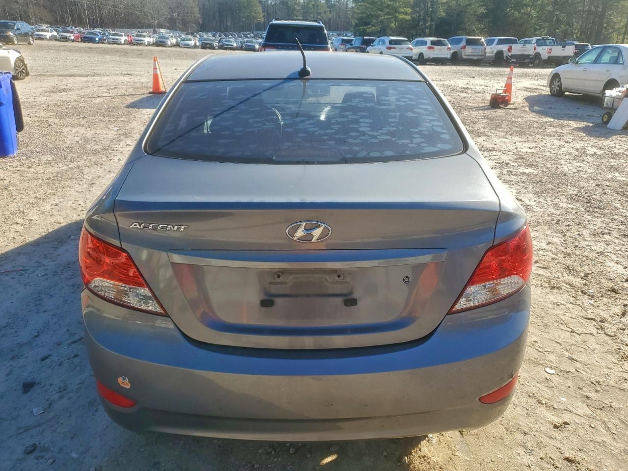 Hyundai ACCENT Gls Image 11