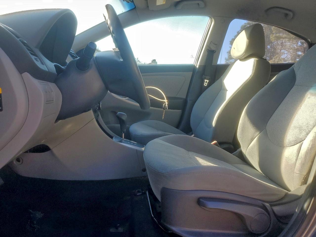 Hyundai ACCENT Gls Image 3