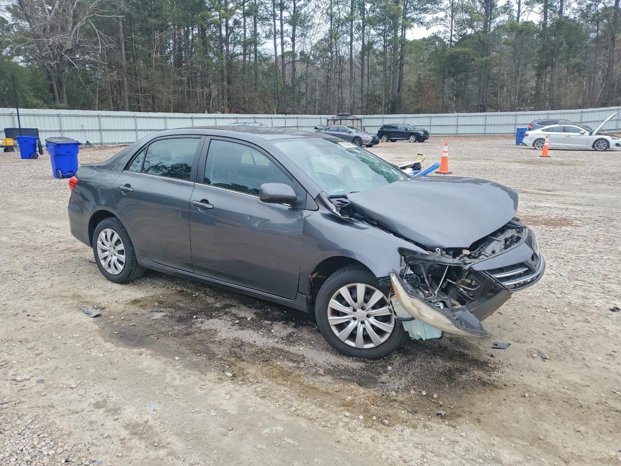 Toyota Corolla Base Image 3