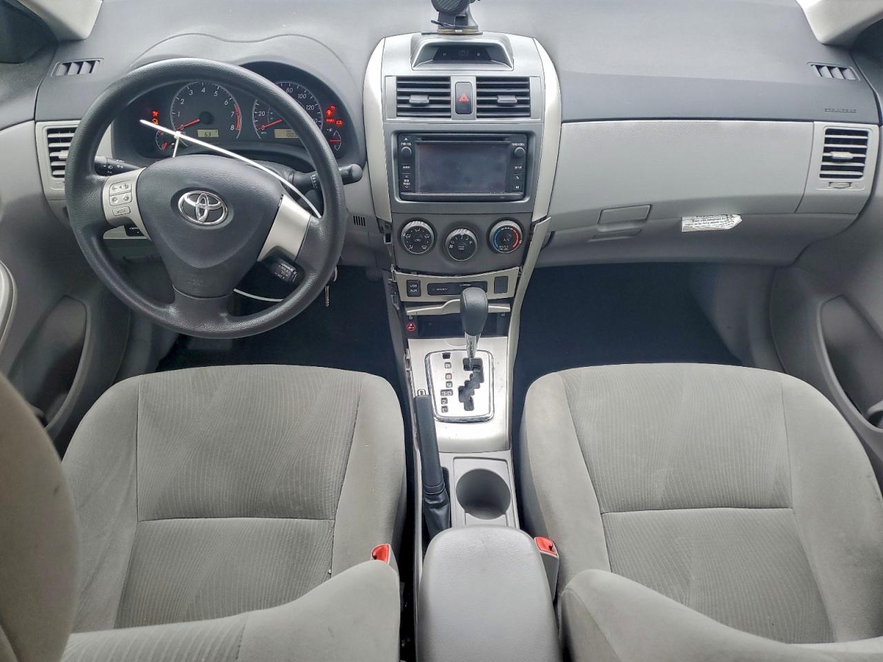 Toyota Corolla Base Image 8