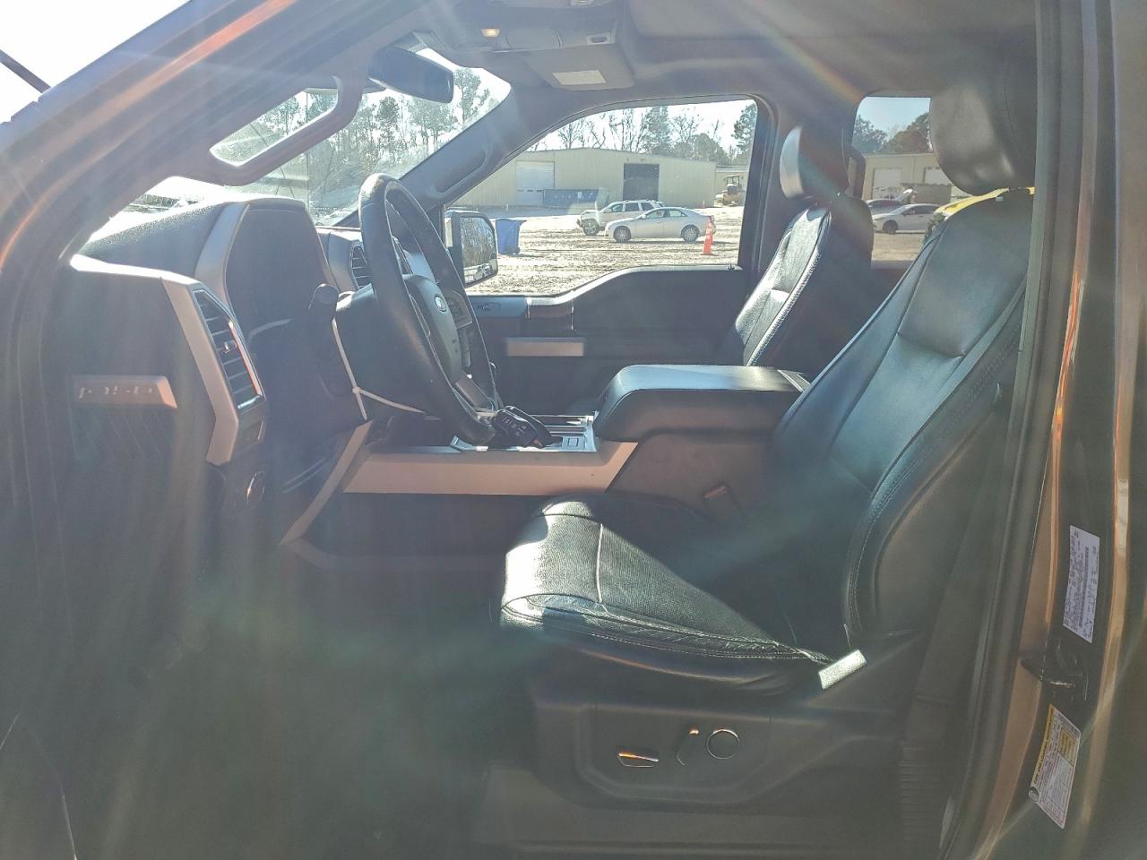 Ford F-150 Supercrew Image 6