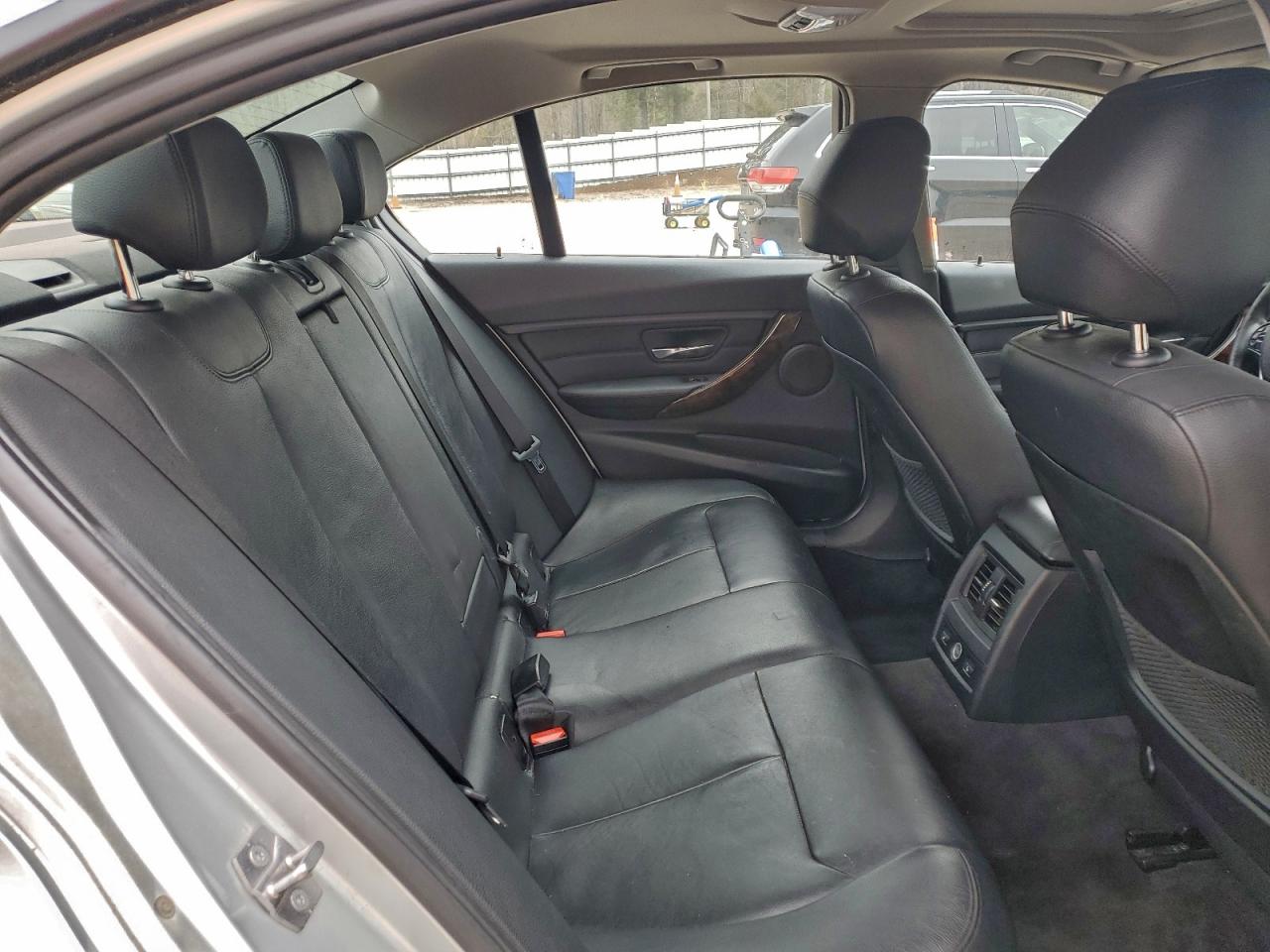 BMW 3 Series Xi Image 12