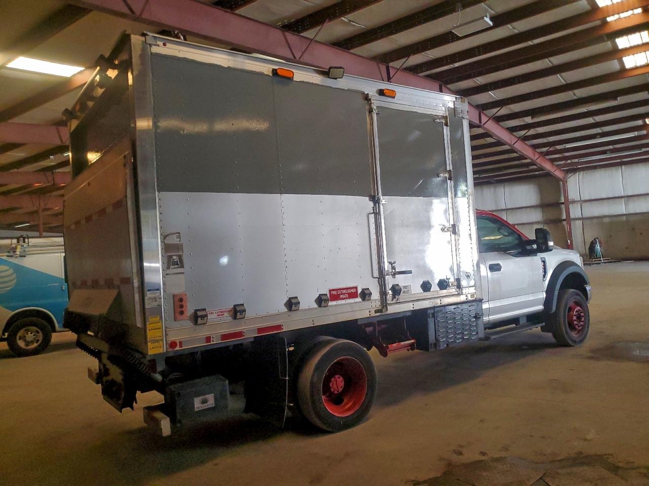 Ford F-550 Super Duty Image 3