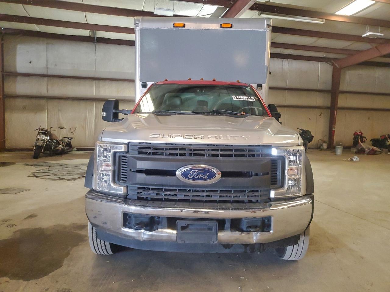 Ford F-550 Super Duty Image 9