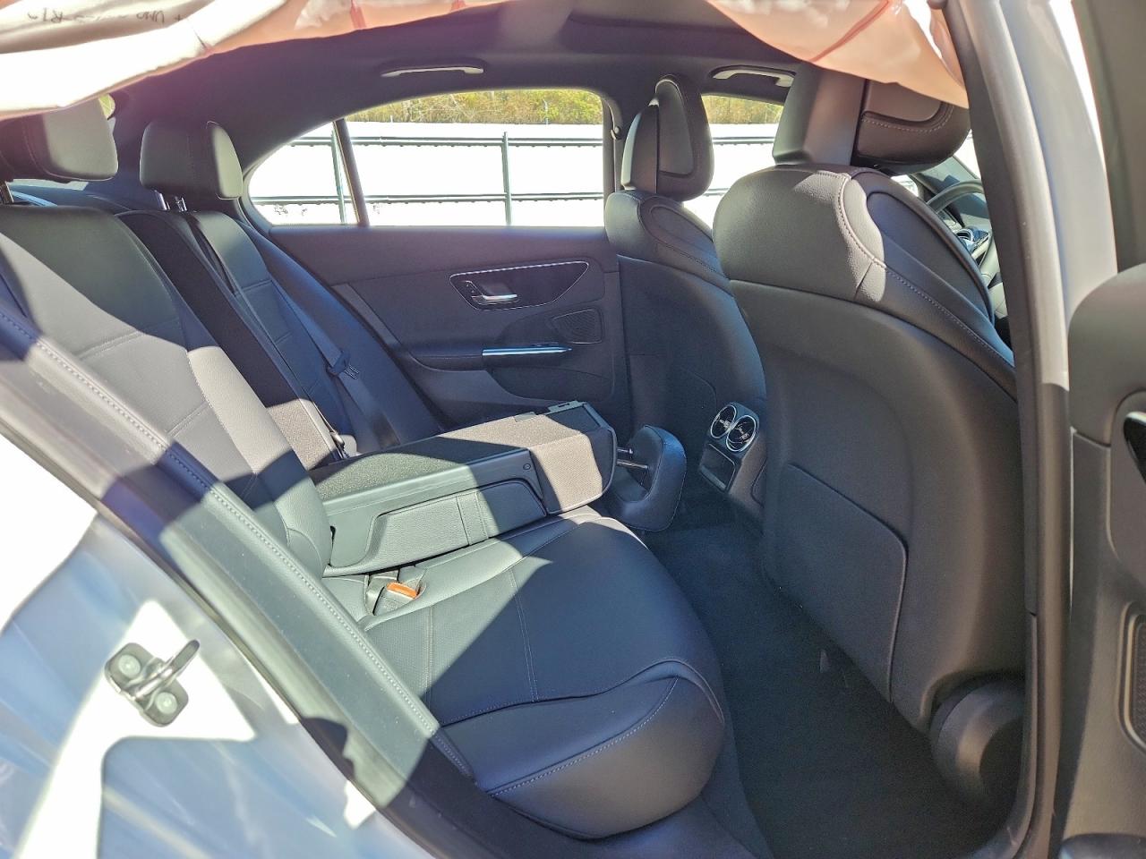 Mercedes-Benz C-Class 300 4matic Image 8