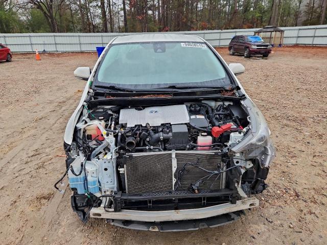 Toyota Prius Image 2