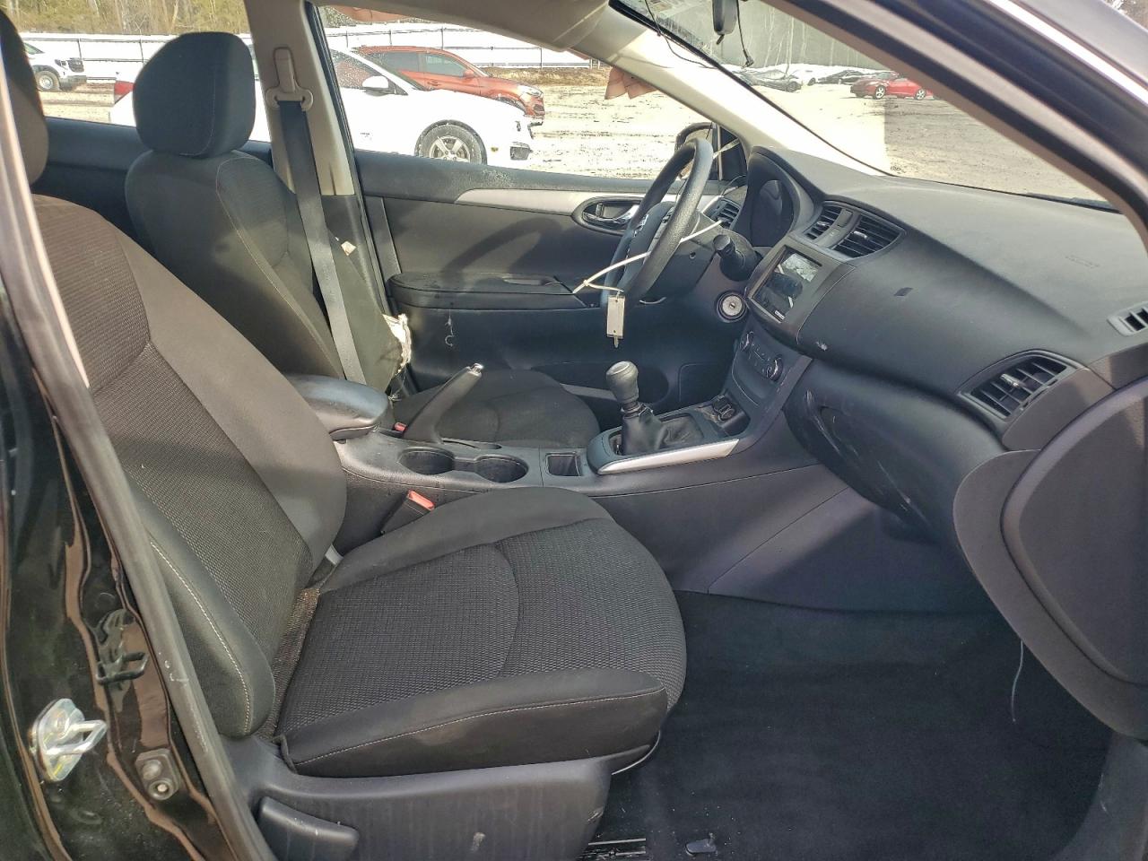 Nissan Sentra S Image 2