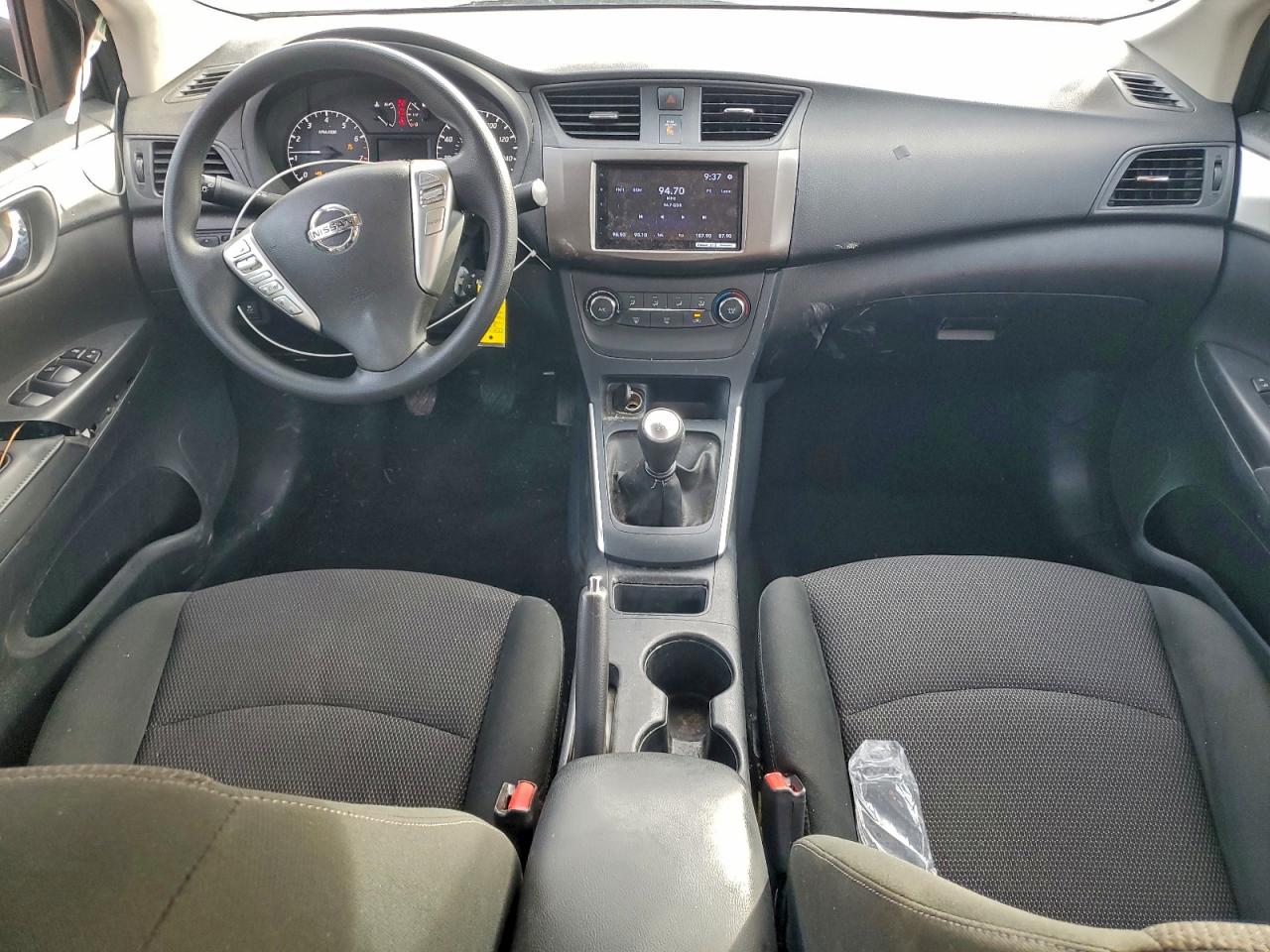 Nissan Sentra S Image 8