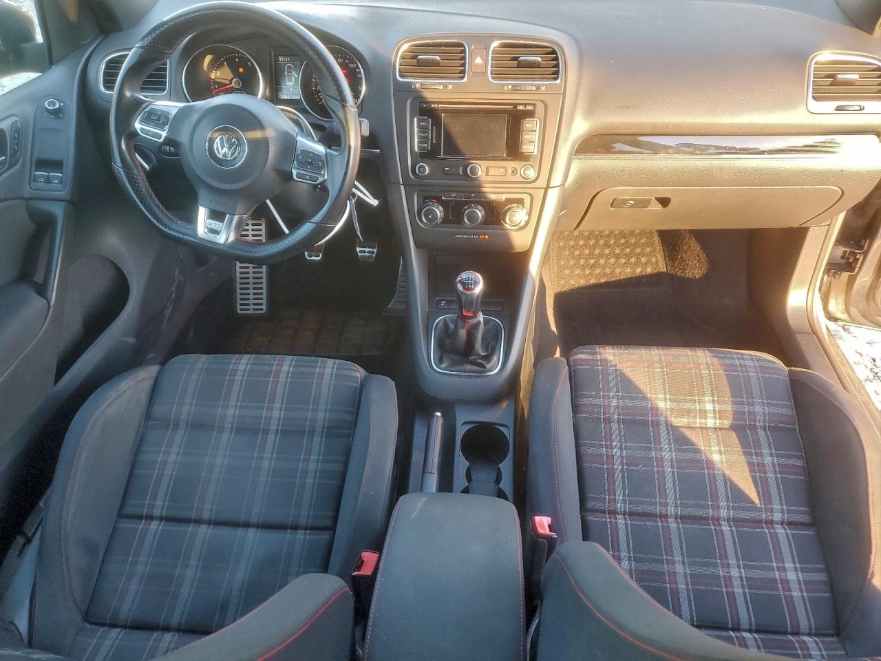 Volkswagen GTI Image 12