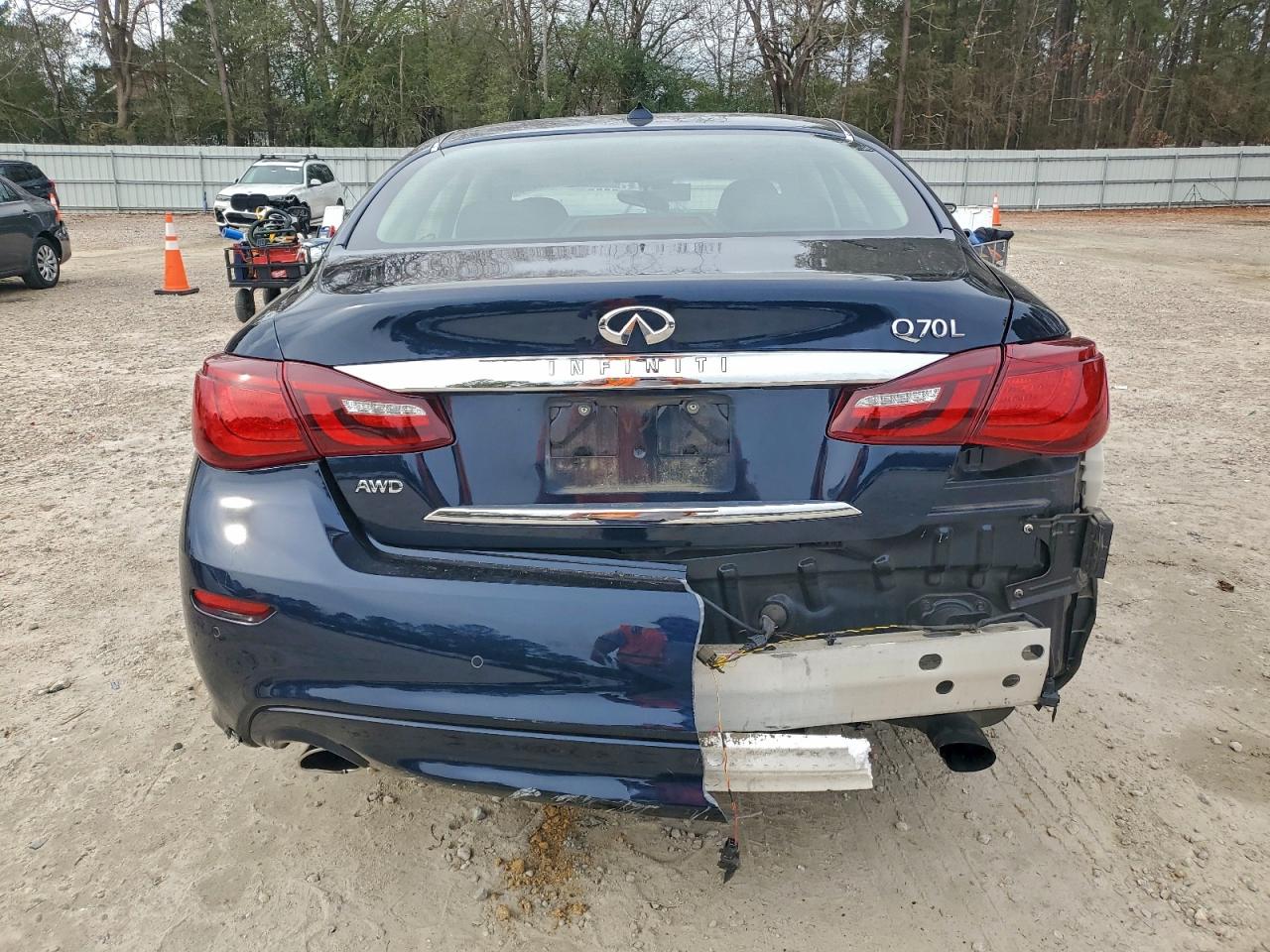 INFINITI Q70 3.7 Image 8