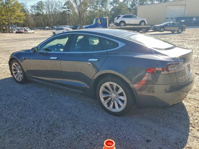 Tesla Model S Image 6