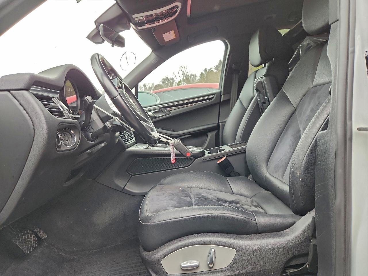 Porsche Macan Image 14