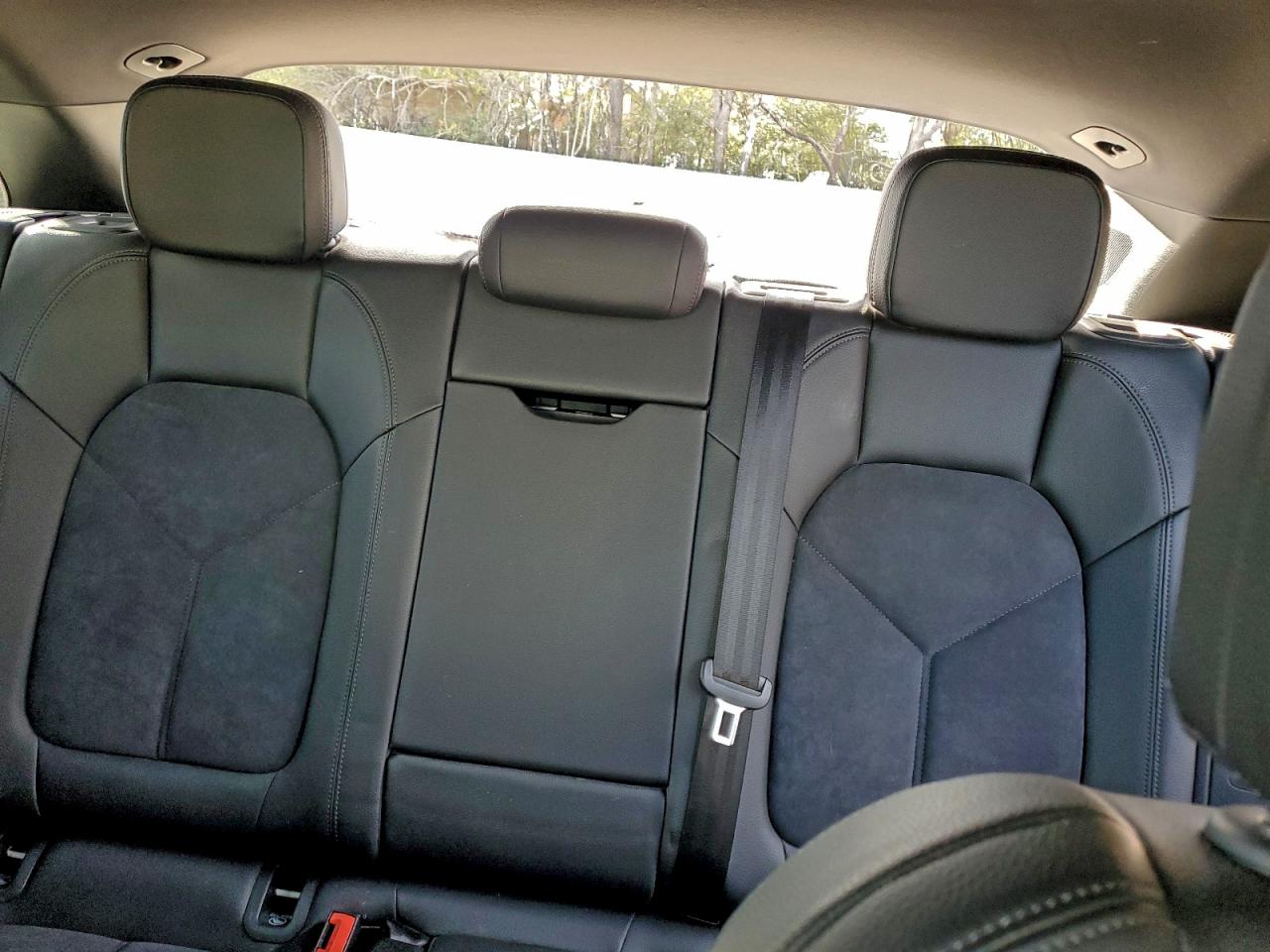 Porsche Macan Image 12