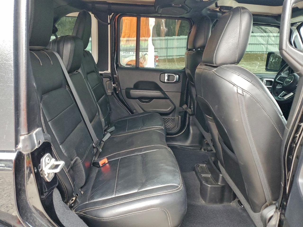 Jeep Wrangler Sahara Image 4