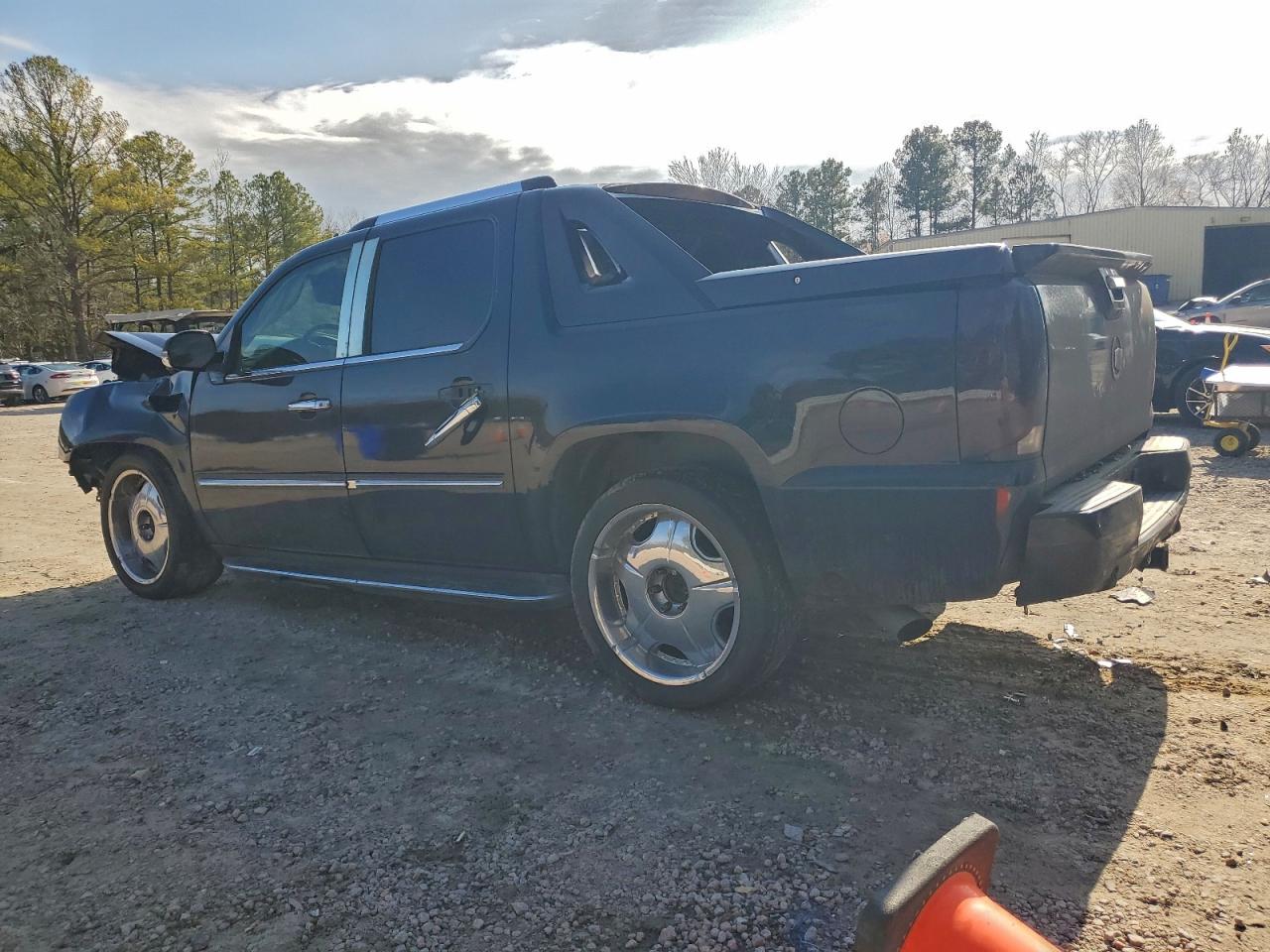 Cadillac Escalade Ext Image 2