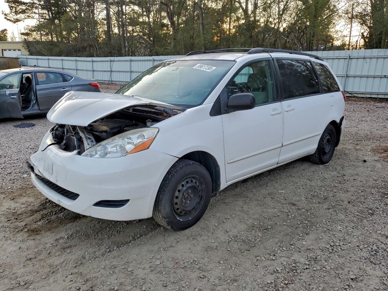 Toyota Sienna Ce Image 1