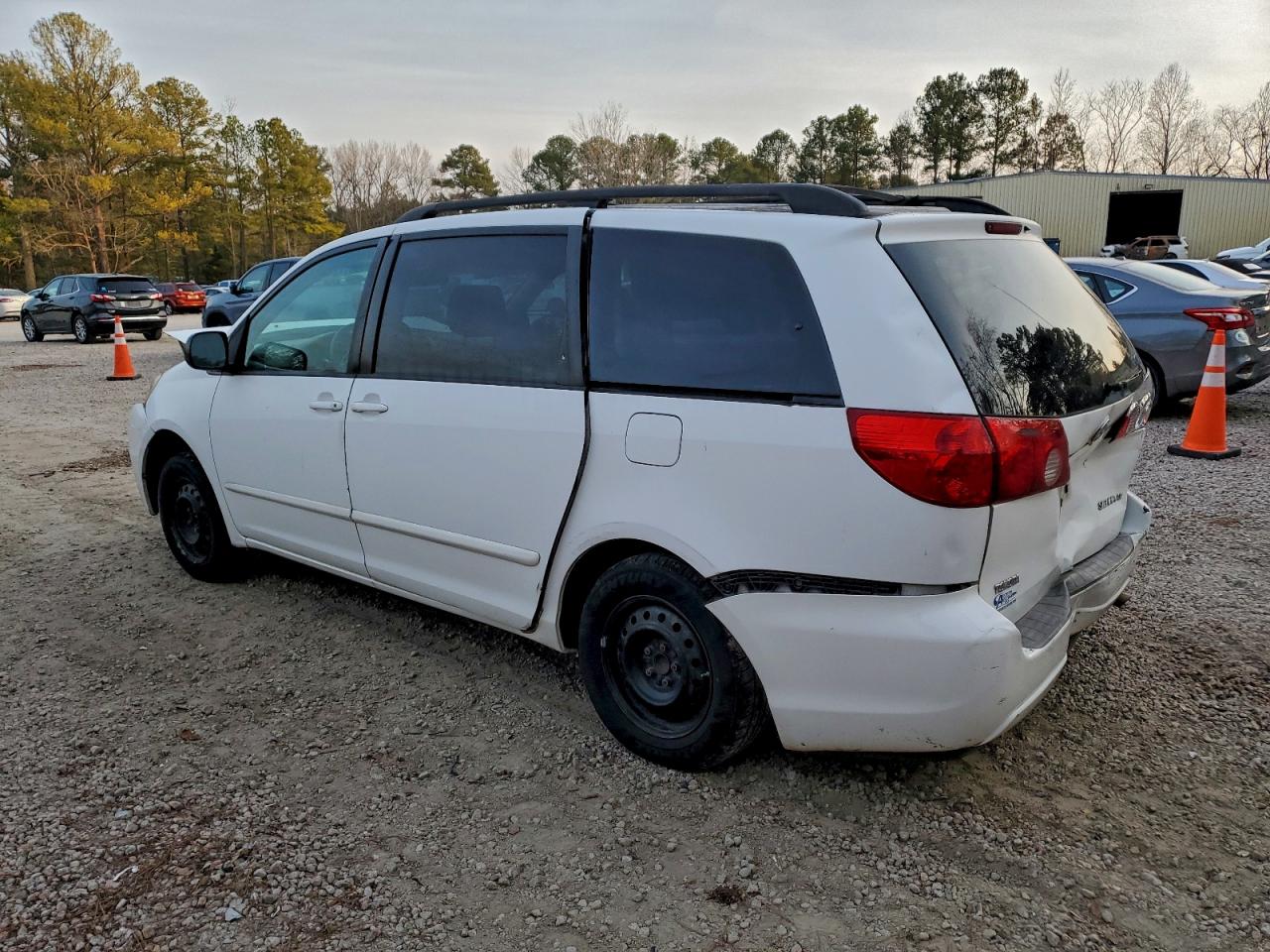 Toyota Sienna Ce Image 12