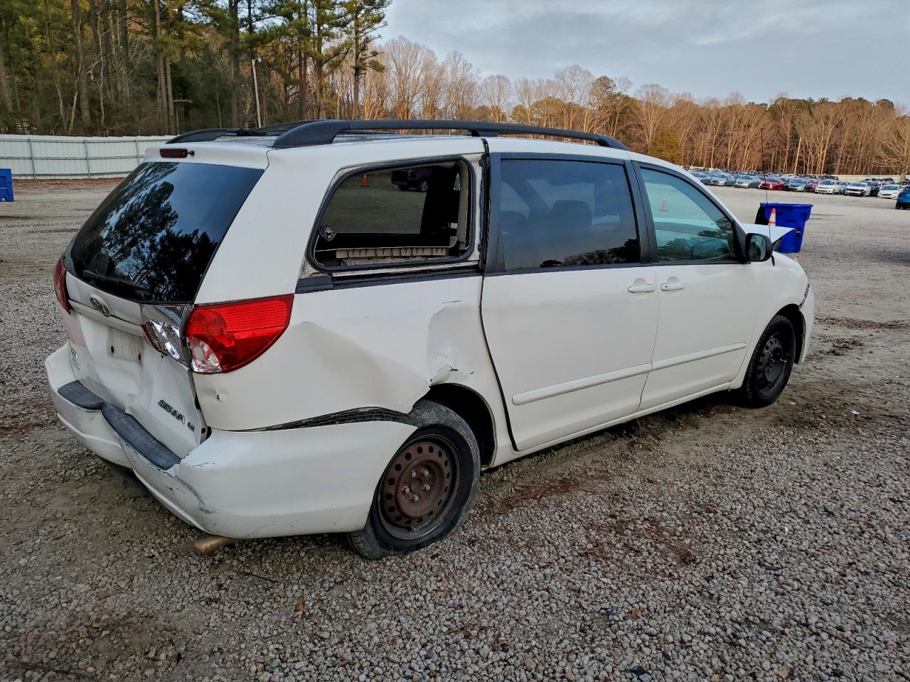 Toyota Sienna Ce Image 2