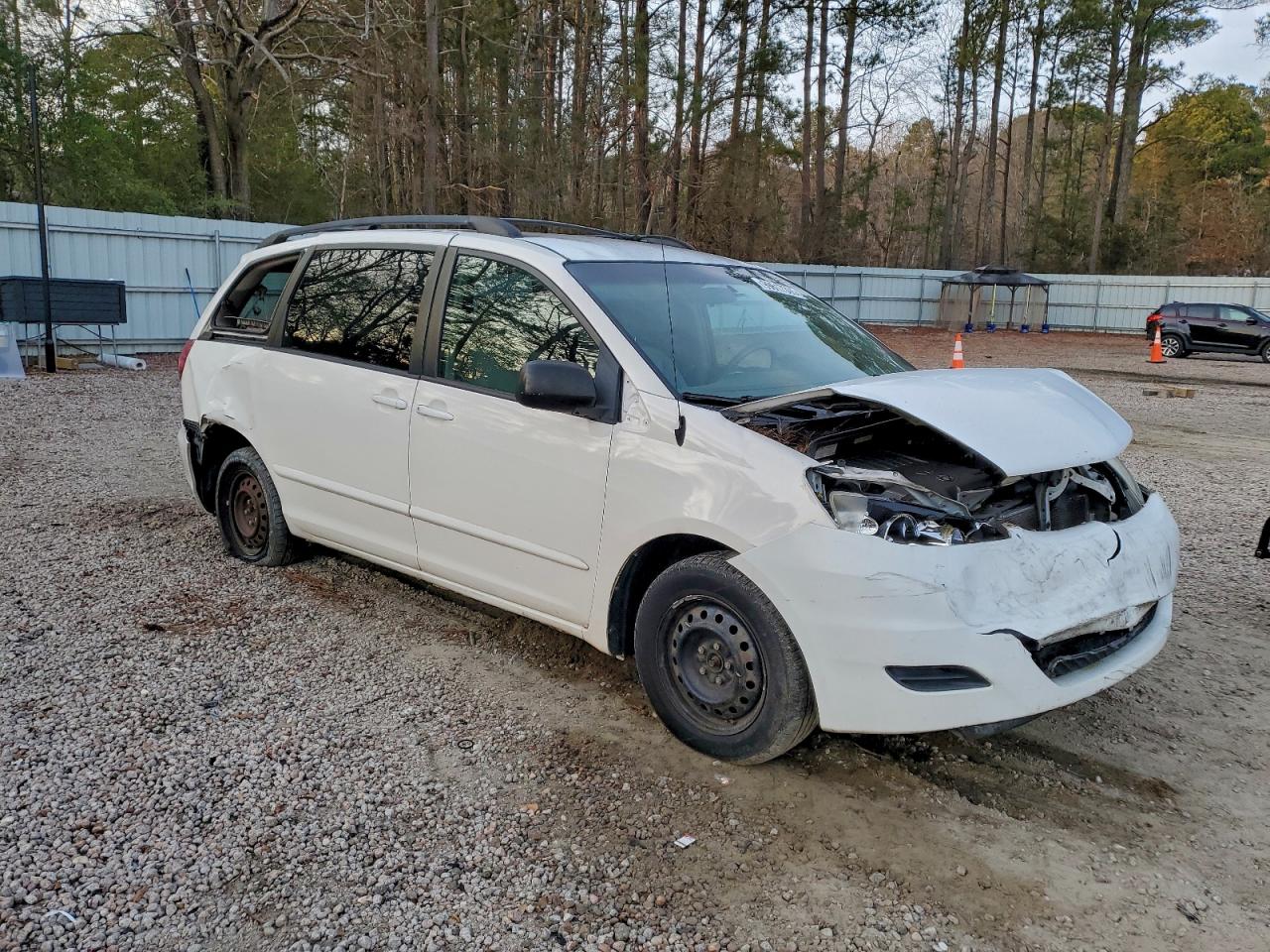 Toyota Sienna Ce Image 4