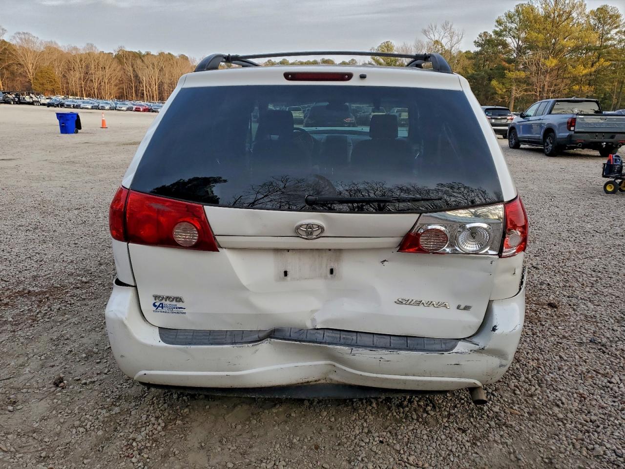 Toyota Sienna Ce Image 5