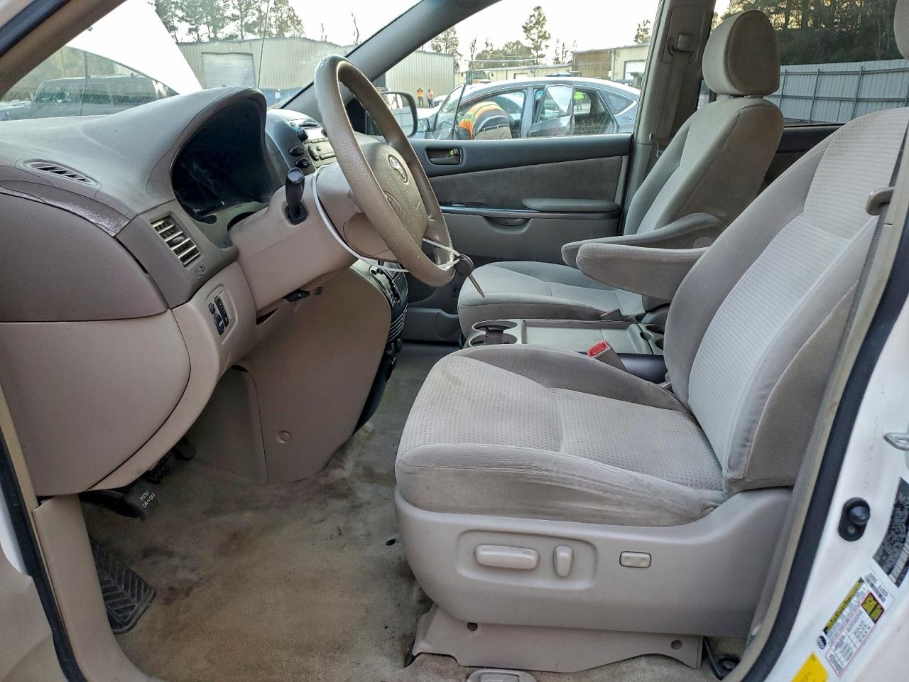 Toyota Sienna Ce Image 8