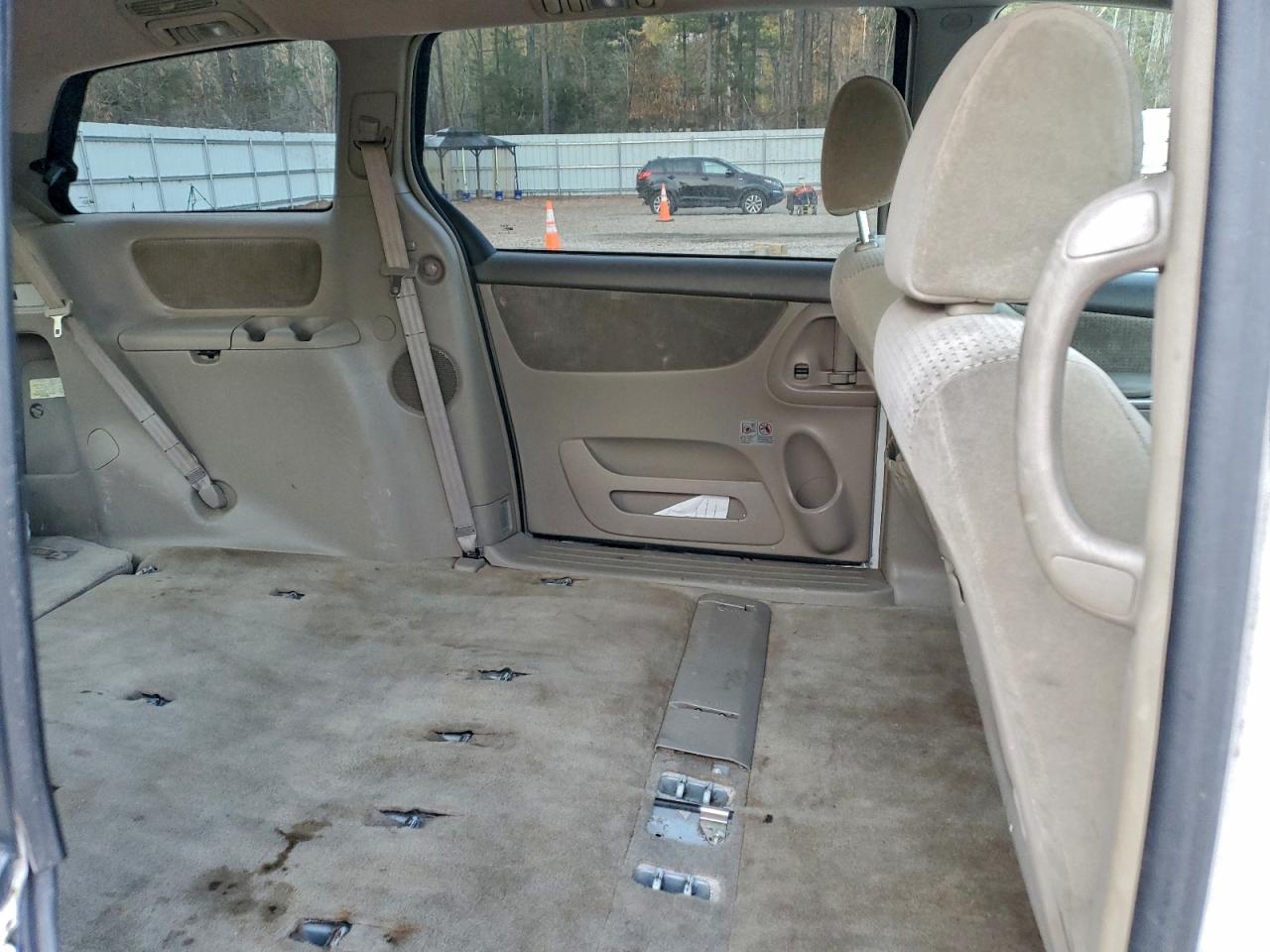 Toyota Sienna Ce Image 11