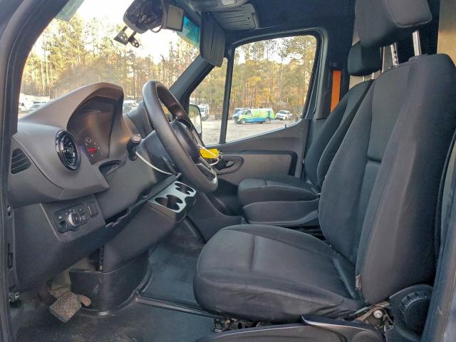 Mercedes-Benz Sprinter 2500 Image 12