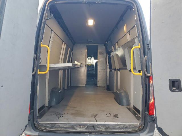 Mercedes-Benz Sprinter 2500 Image 9