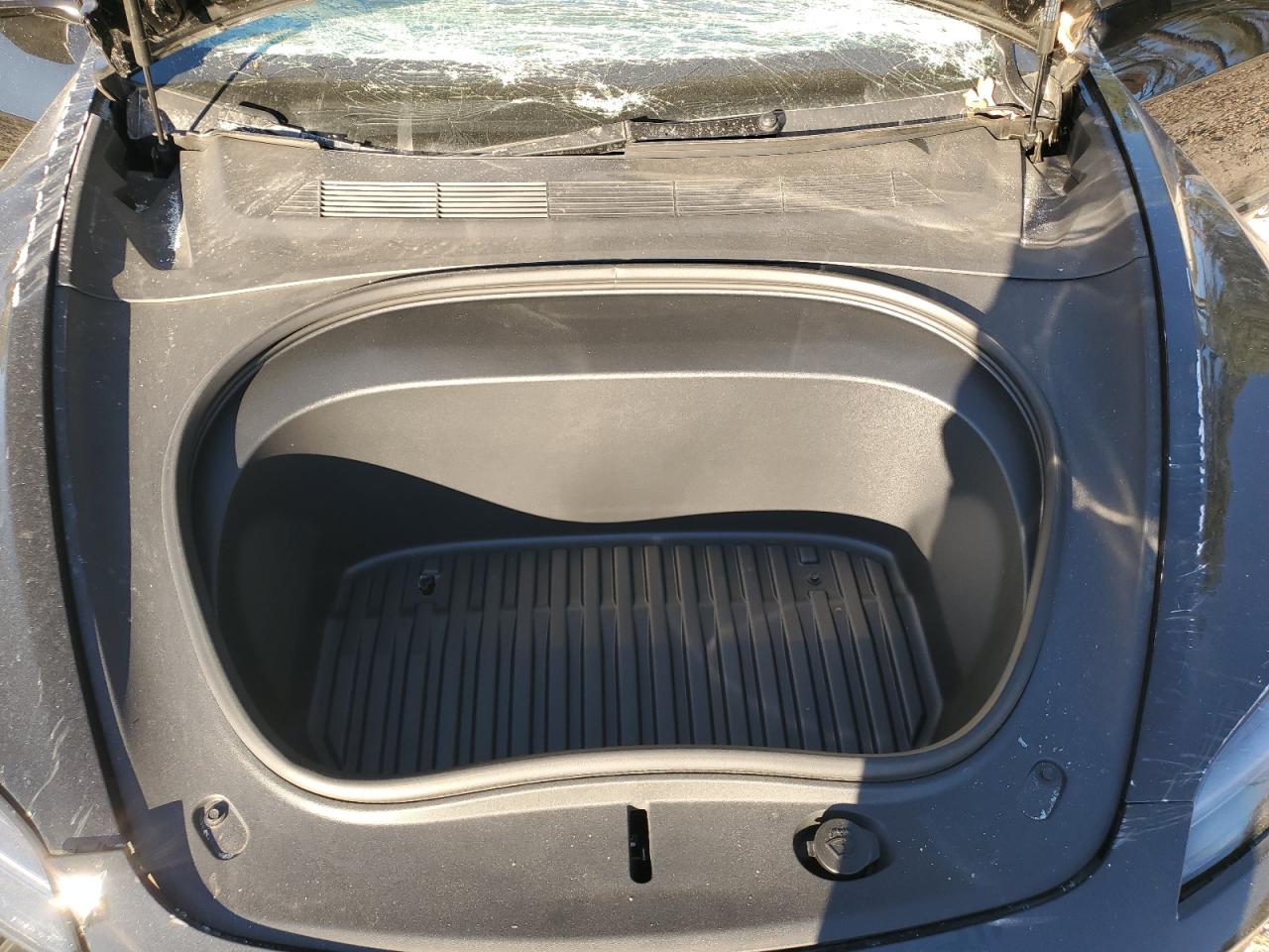 Tesla Model 3 Image 11