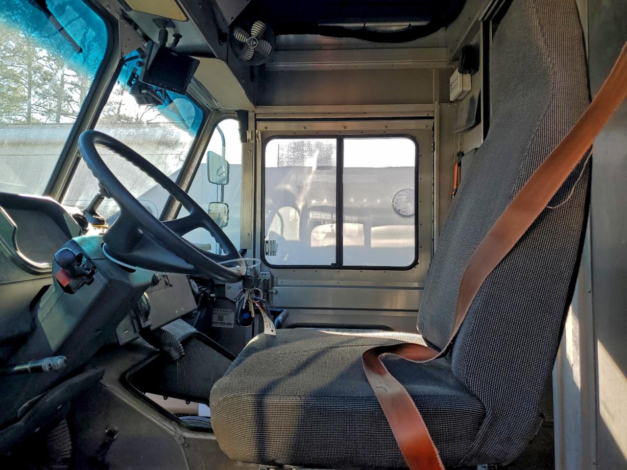 Freightliner Mt45 M Line Walk-in Van Image 6