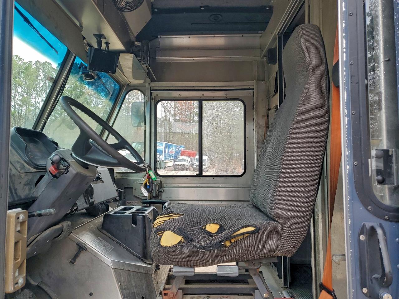 Freightliner Mt45 M Line Walk-in Van Image 3
