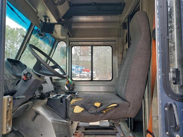 Freightliner Mt45 M Line Walk-in Van Image 3